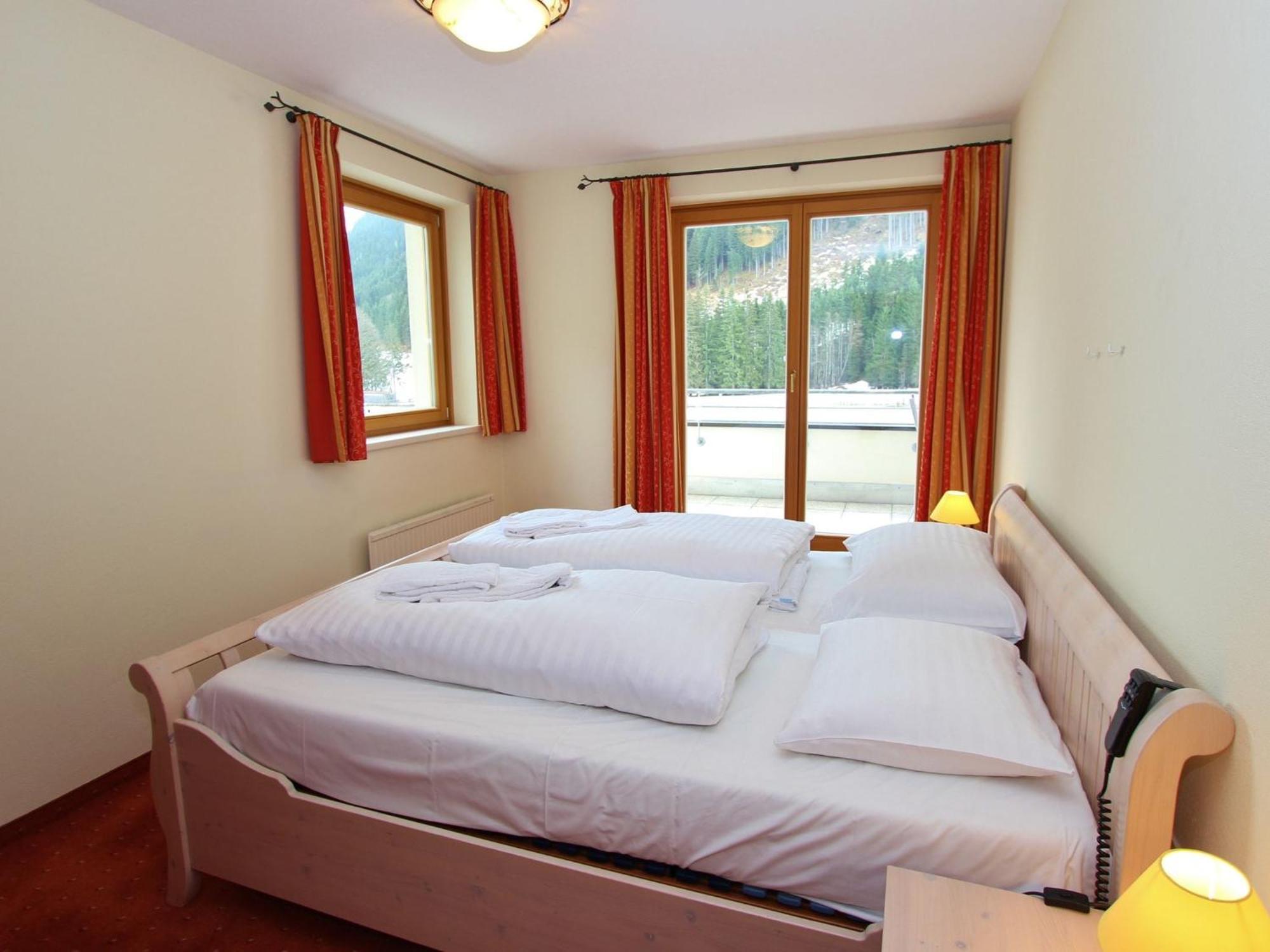 Large Chalet Apartment In Saalbach Hinterglemm Exterior photo