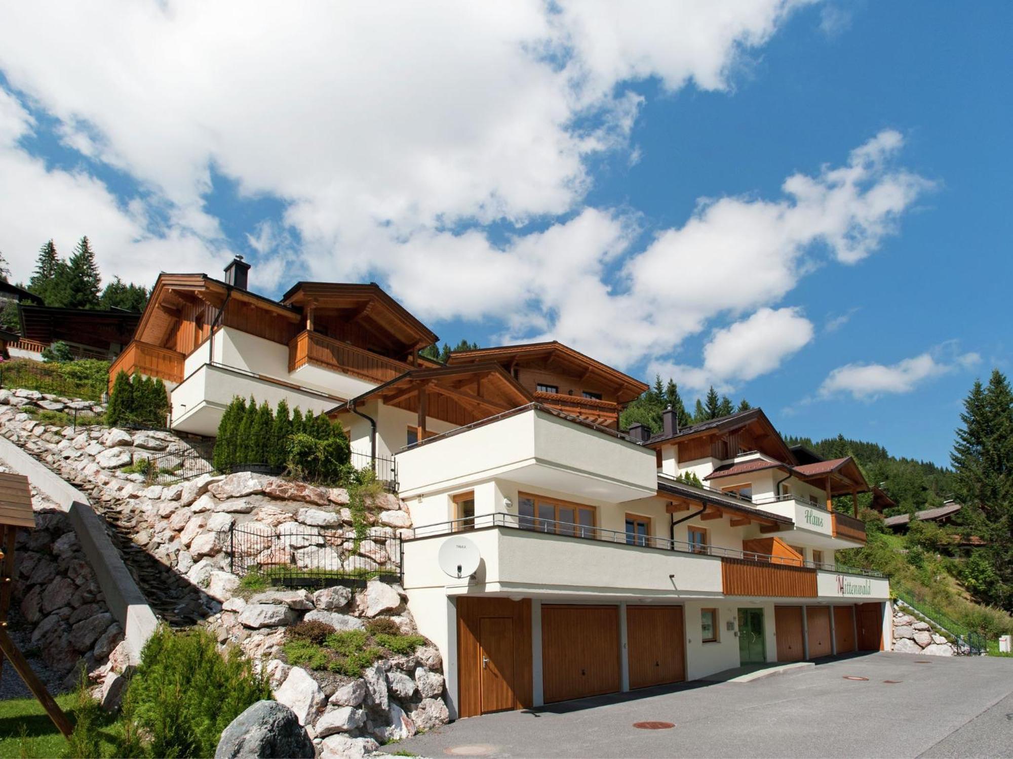 Large Chalet Apartment In Saalbach Hinterglemm Exterior photo