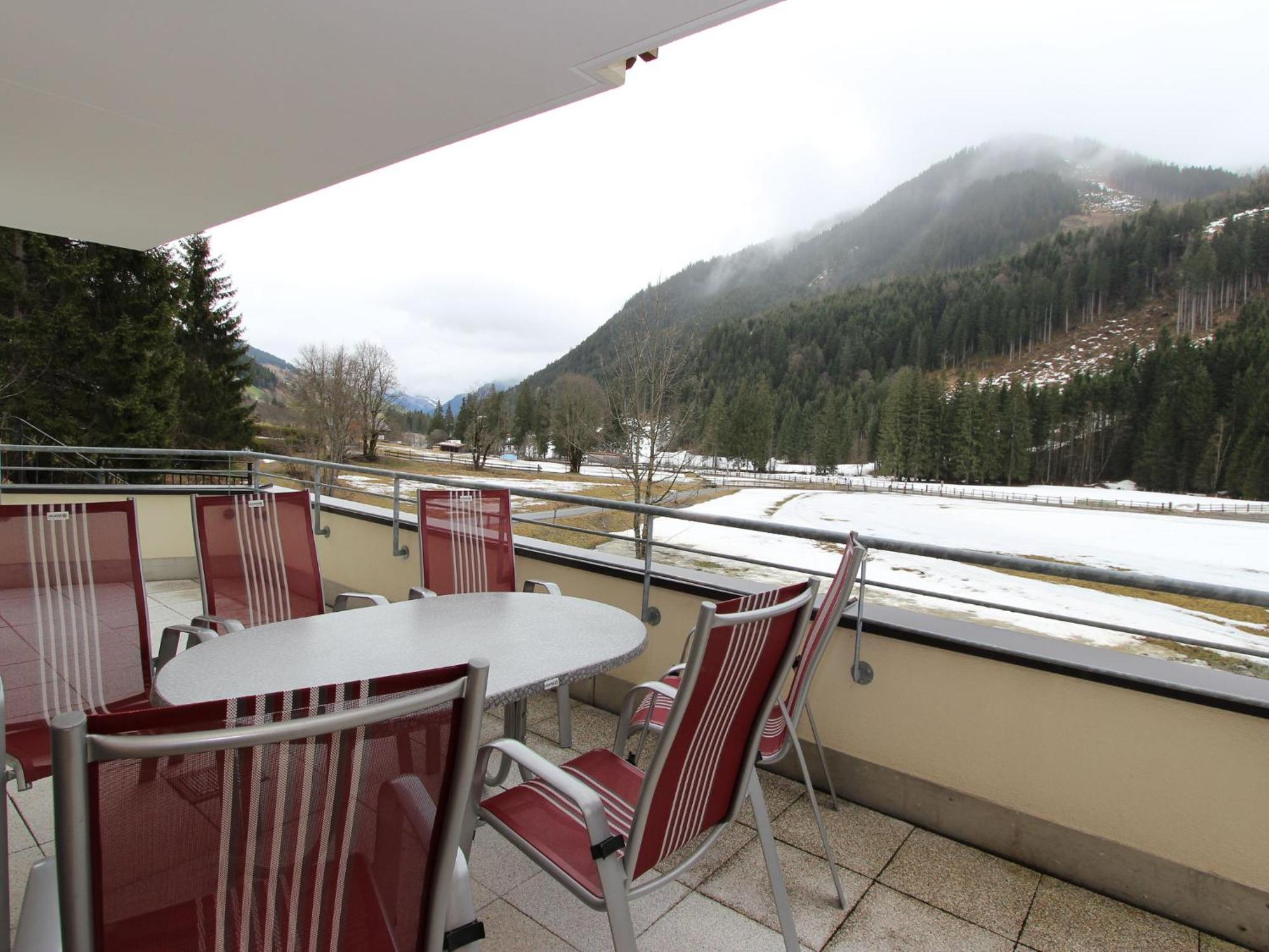 Large Chalet Apartment In Saalbach Hinterglemm Exterior photo