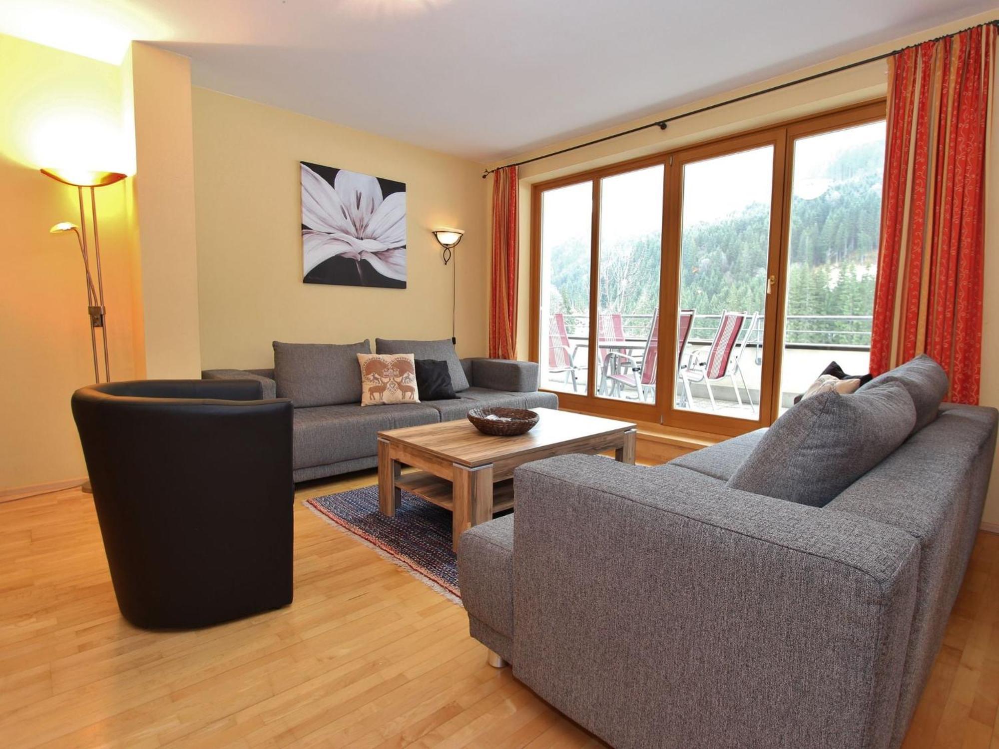 Large Chalet Apartment In Saalbach Hinterglemm Exterior photo