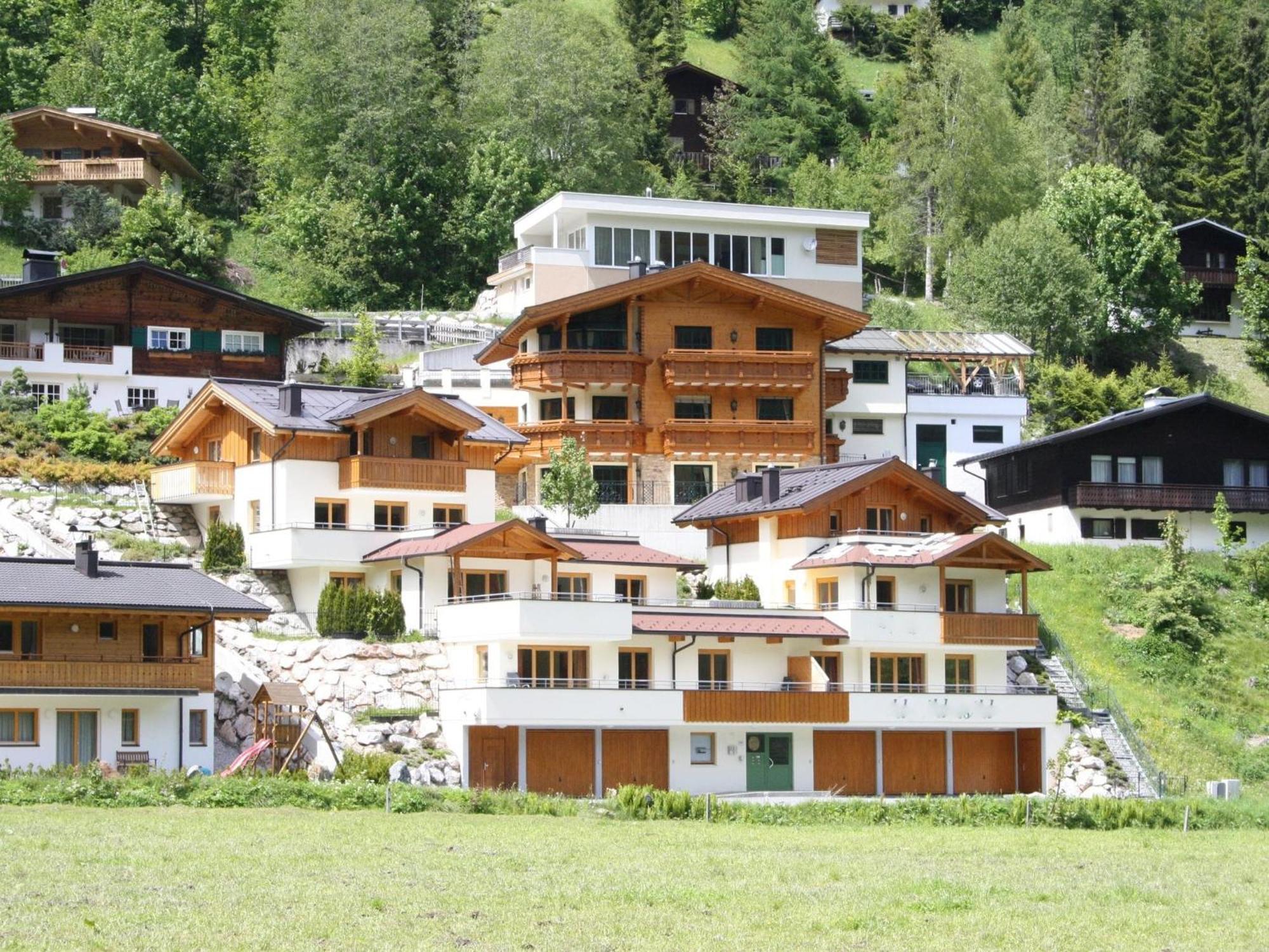 Large Chalet Apartment In Saalbach Hinterglemm Exterior photo